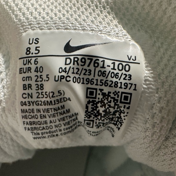 Nike White and Gray Sneakers - Picture 8 of 8
